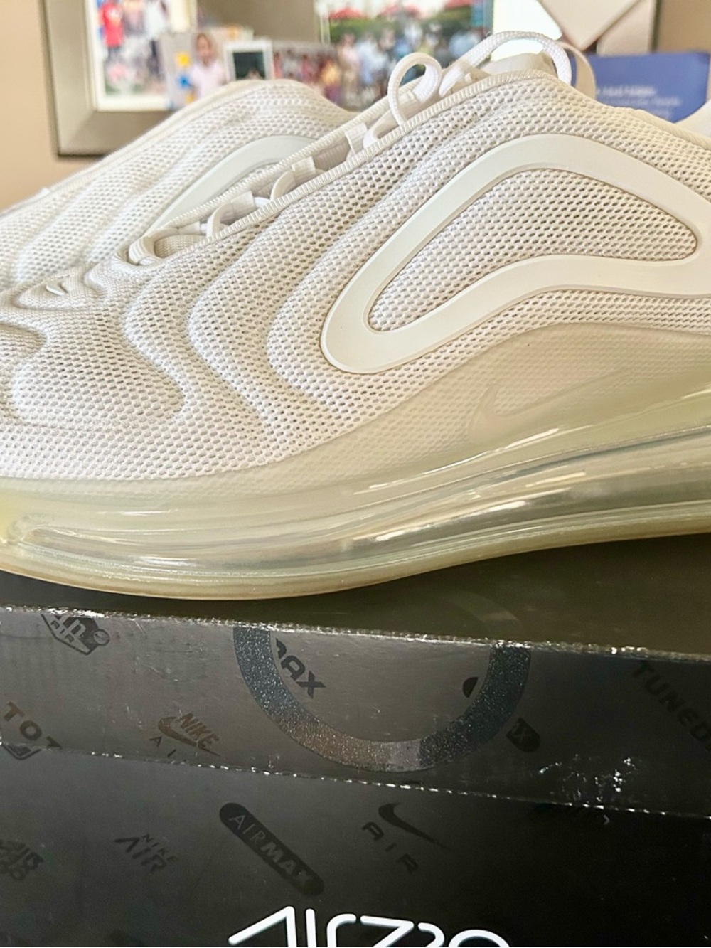 Nike Air Max 720 White Metallic Platinum Mens Size 11.5 + Original Box